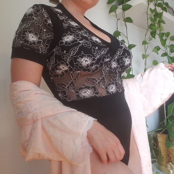 Vintage Parisian Floral bodysuit - Picture 4 of 8